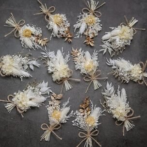 Mini Dried Flower Bouquet Set – 12 Small Gold Bouquets for Décor & Photo Props